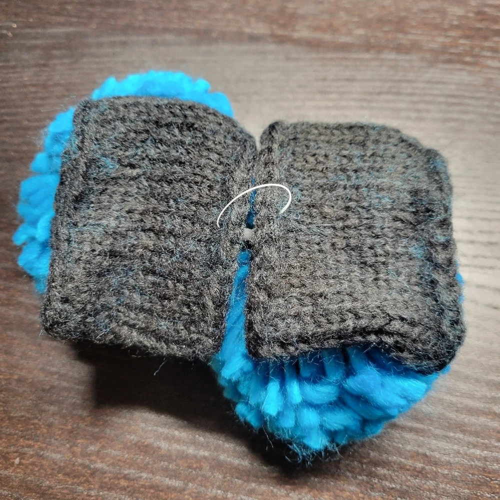 🔵asos🔵 Oversized Blue Pom Pom Cuffs [BNIB]💙 - Picture 6 of 7